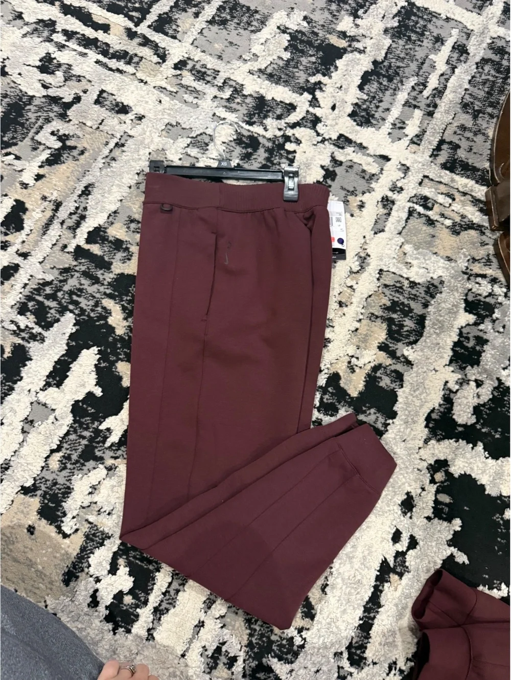 NWT Women’s Nike 24/7 joggers